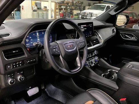 Used 2023 GMC Yukon AT4 w/ Technology Package AWD/4WD image 13