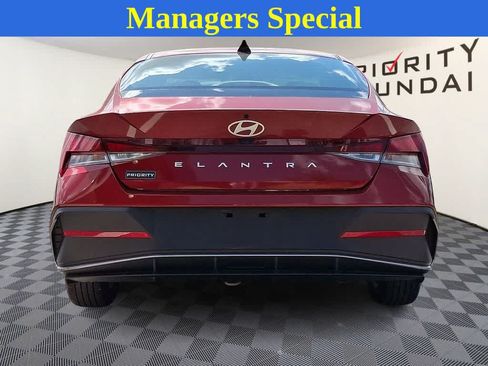 Used 2024 Hyundai Elantra SEL FWD image 5