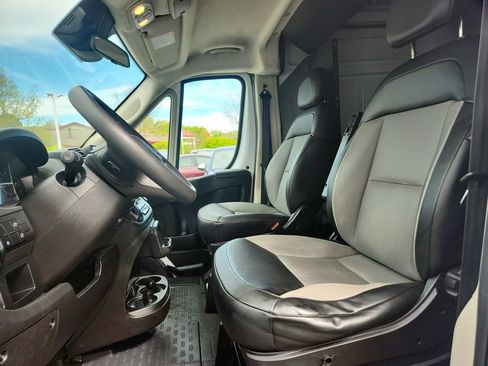 Used 2022 RAM ProMaster 2500 w/ Driver Convenience Group FWD image 11