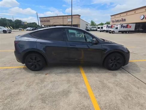 Used 2024 Tesla Model Y Long Range AWD/4WD image 3