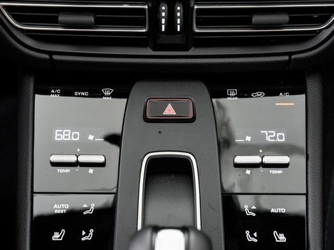 Certified 2025 Porsche Macan image 20