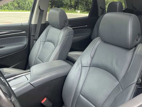 Used 2019 Buick Enclave Essence AWD/4WD image 29