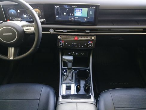 Used 2025 Hyundai Tucson SEL FWD image 3