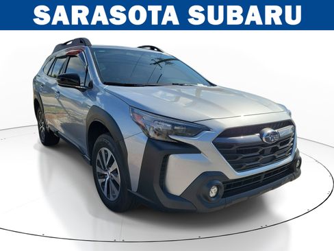 Used 2025 Subaru Outback Premium AWD/4WD image 1