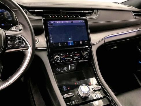 Used 2022 Jeep Grand Cherokee L Overland w/ Luxury Tech Group IV AWD/4WD image 7