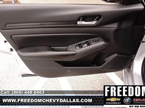 Used 2024 Nissan Altima 2.5 SV FWD image 32