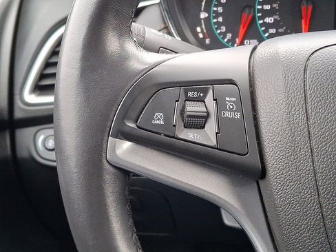 Used 2022 Chevrolet Trax LT w/ LT Convenience Package image 24