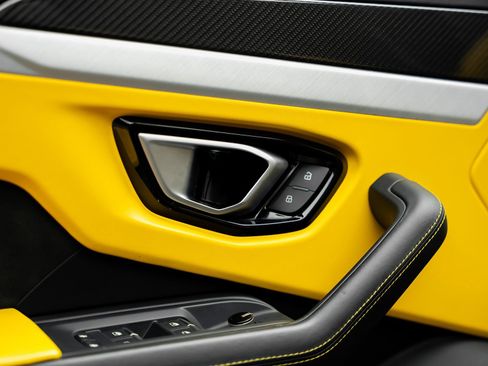 Used 2019 Lamborghini Urus AWD/4WD image 62