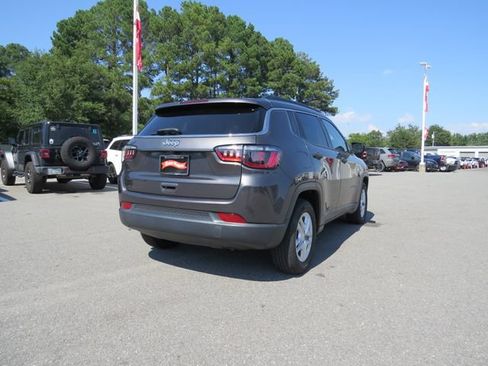 Used 2021 Jeep Compass Sport FWD image 3