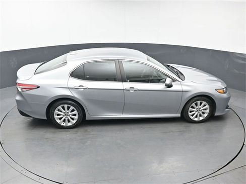 Used 2020 Toyota Camry LE image 37