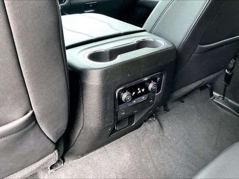 Used 2025 Chevrolet Suburban Z71 AWD/4WD image 30