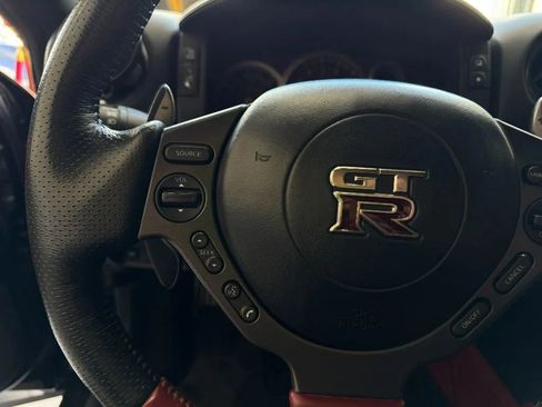 Used 2016 Nissan GT-R Premium image 14