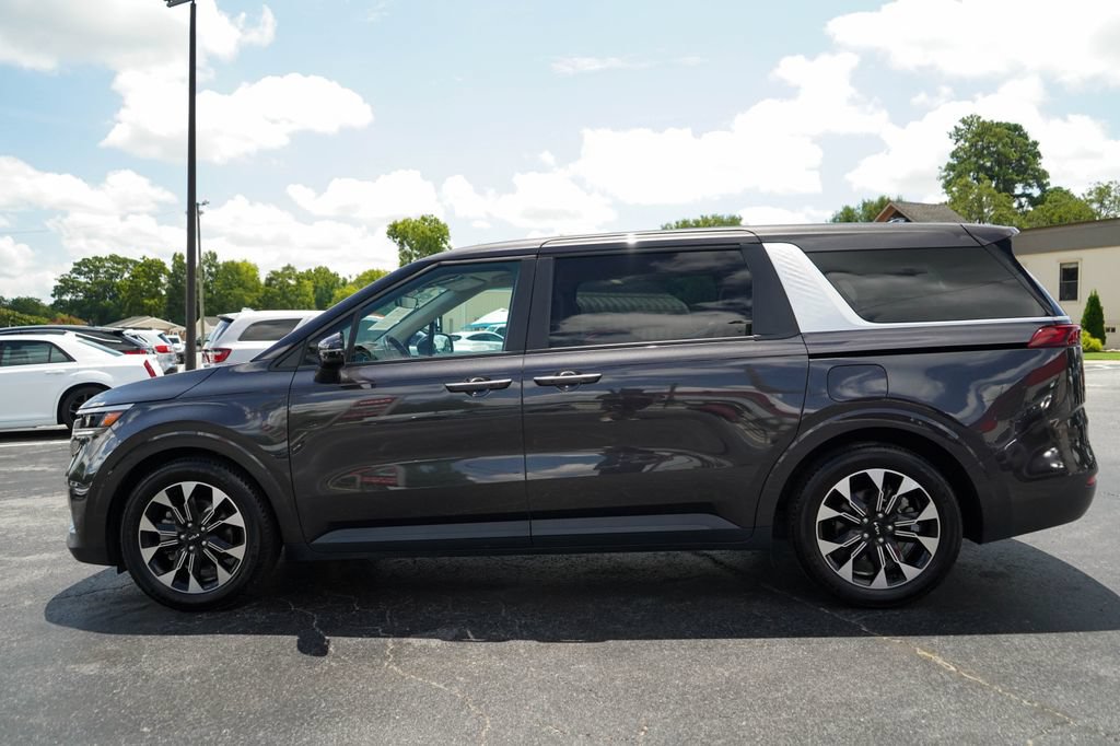 Used 2024 Kia Carnival EX FWD image 25