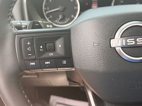 Used 2025 Nissan Rogue SV AWD/4WD image 17