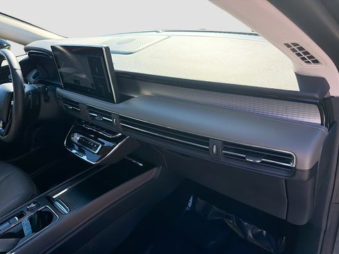 Used 2024 Lincoln Corsair FWD image 33