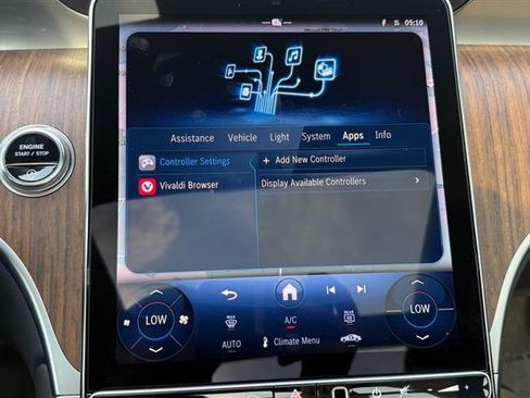 Used 2025 Mercedes-Benz GLC 300 4MATIC image 34