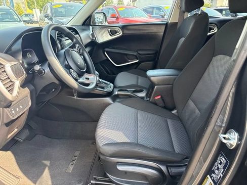 Certified 2025 Kia Soul LX w/ LX Technology Package FWD image 16