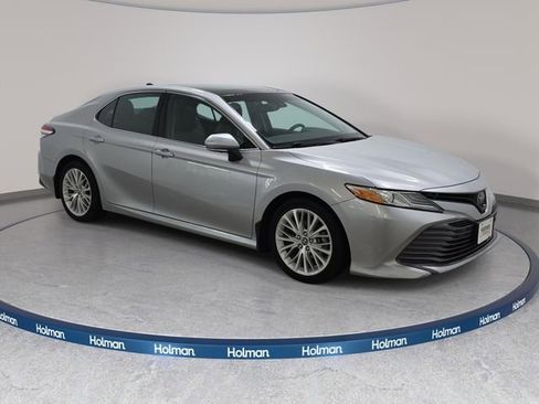 Used 2018 Toyota Camry XLE w/ Driver Assist Package FWD image 4