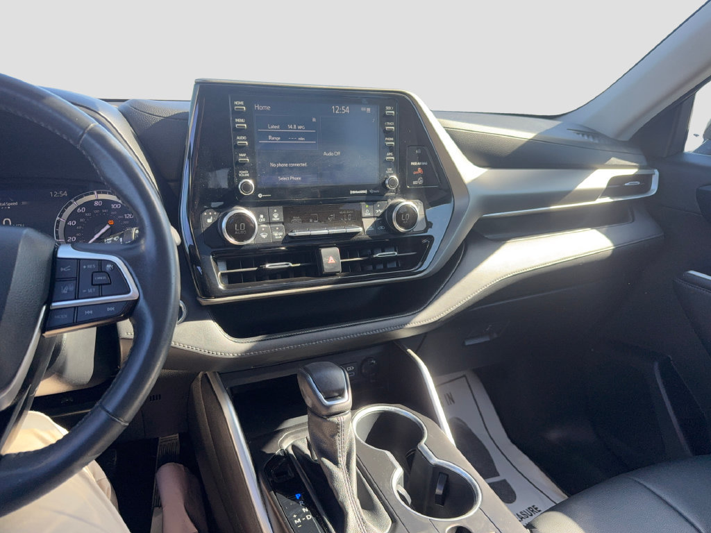 Used 2022 Toyota Highlander XLE AWD/4WD image 23