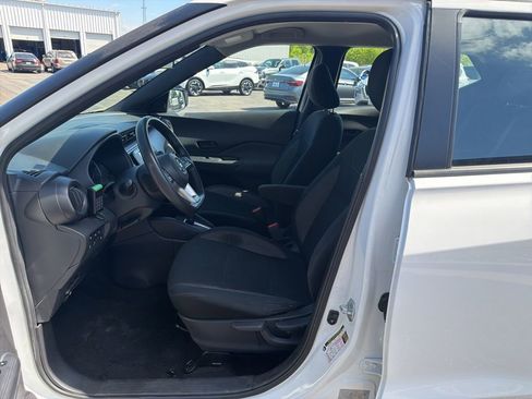 Used 2020 Nissan Kicks S image 10