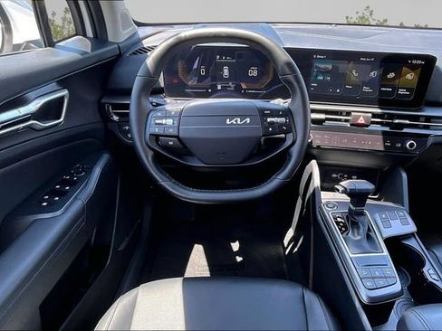 Used 2026 Kia Sportage EX FWD image 5
