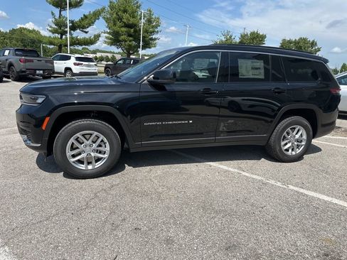 New 2025 Jeep Grand Cherokee L Laredo w/ Luxury Tech Group I AWD/4WD image 16