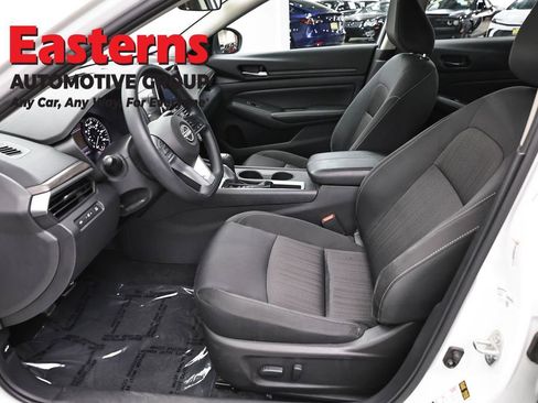Used 2025 Nissan Altima 2.5 SV FWD image 14