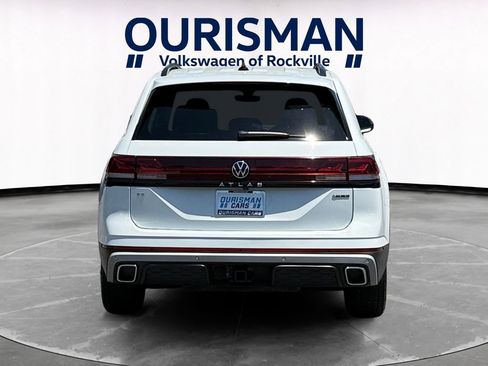 Used 2025 Volkswagen Atlas Peak Edition SE AWD/4WD image 5