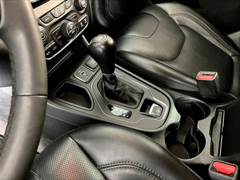 Used 2022 Jeep Cherokee Latitude Lux FWD image 16