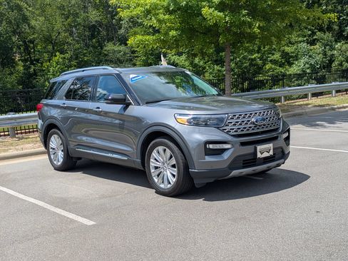 Used 2023 Ford Explorer Limited w/ Limited Technology Package RWD image 2