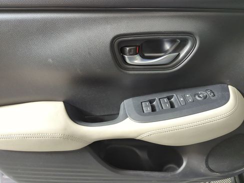 Used 2025 Honda HR-V LX image 10