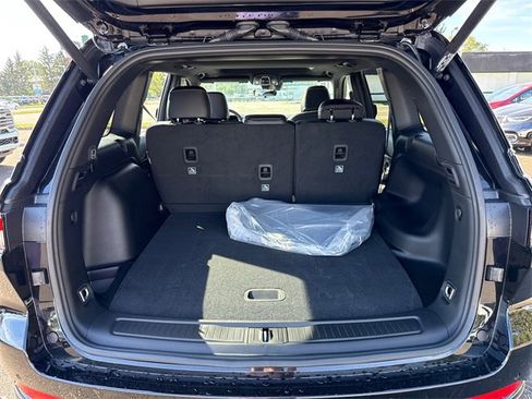 New 2025 Jeep Grand Cherokee Altitude image 31