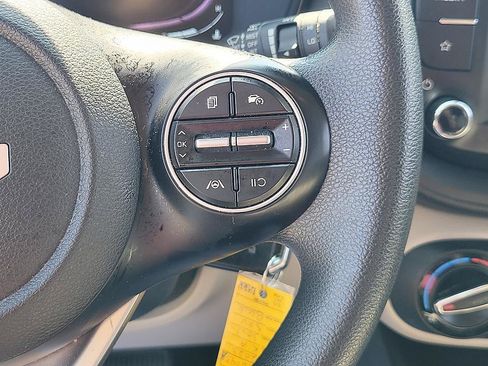 Used 2023 Kia Soul LX w/ LX Technology Package FWD image 22