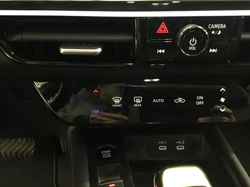 Used 2025 Nissan Kicks SR image 21