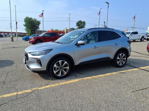 Used 2023 Ford Escape Platinum image 9