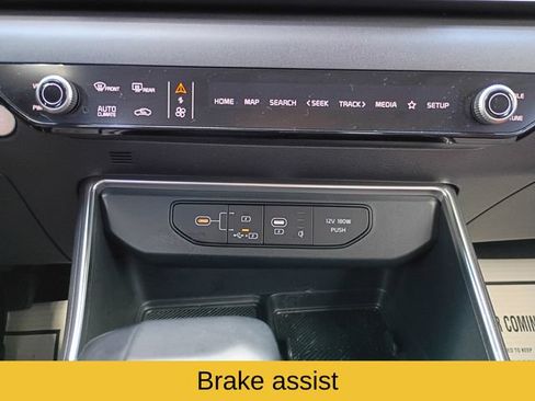 Used 2025 Kia Carnival EX FWD image 17