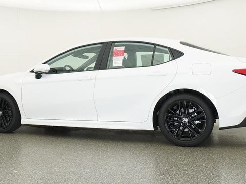 Used 2026 Toyota Camry SE FWD image 37