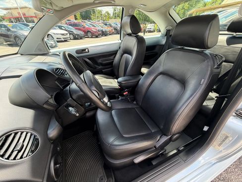 Used 2009 Volkswagen Beetle Coupe FWD image 18