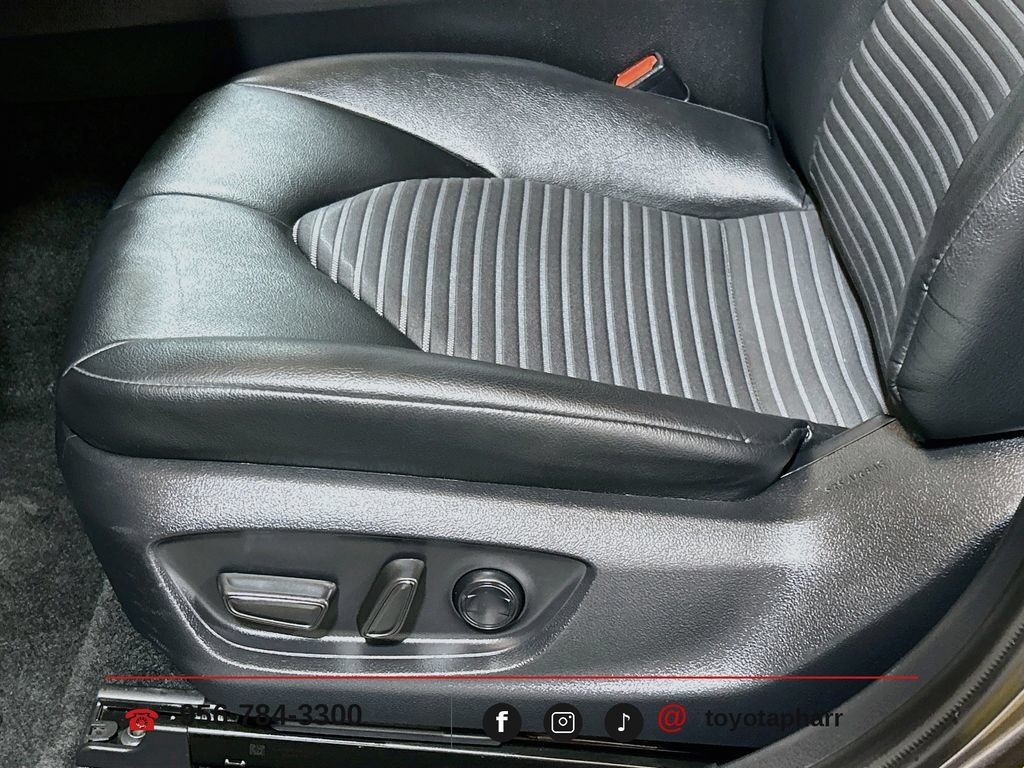Used 2023 Toyota Camry SE FWD image 17