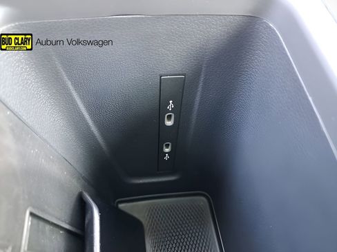 New 2025 Volkswagen Tiguan SE AWD/4WD image 37