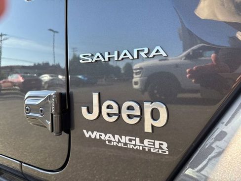 Used 2020 Jeep Wrangler Unlimited Sahara AWD/4WD image 10