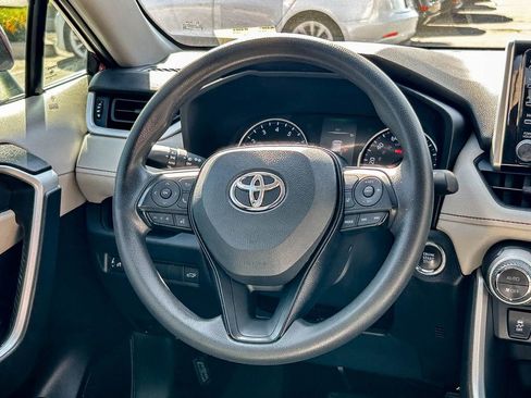 Used 2020 Toyota RAV4 XLE w/ Convenience Package image 16