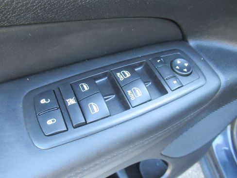 Used 2013 Jeep Grand Cherokee Overland w/ Advance Technology Group image 19