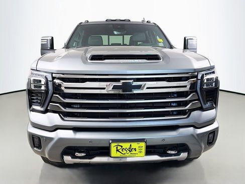 Used 2025 Chevrolet Silverado 2500 High Country w/ Technology Package AWD/4WD image 2