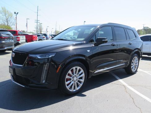 Used 2025 Cadillac XT6 Sport w/ Technology Package image 8