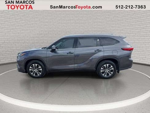 Used 2021 Toyota Highlander XLE FWD image 9