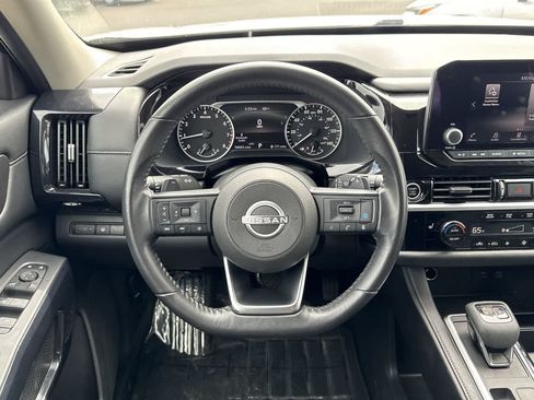 Used 2024 Nissan Pathfinder SV AWD/4WD image 17
