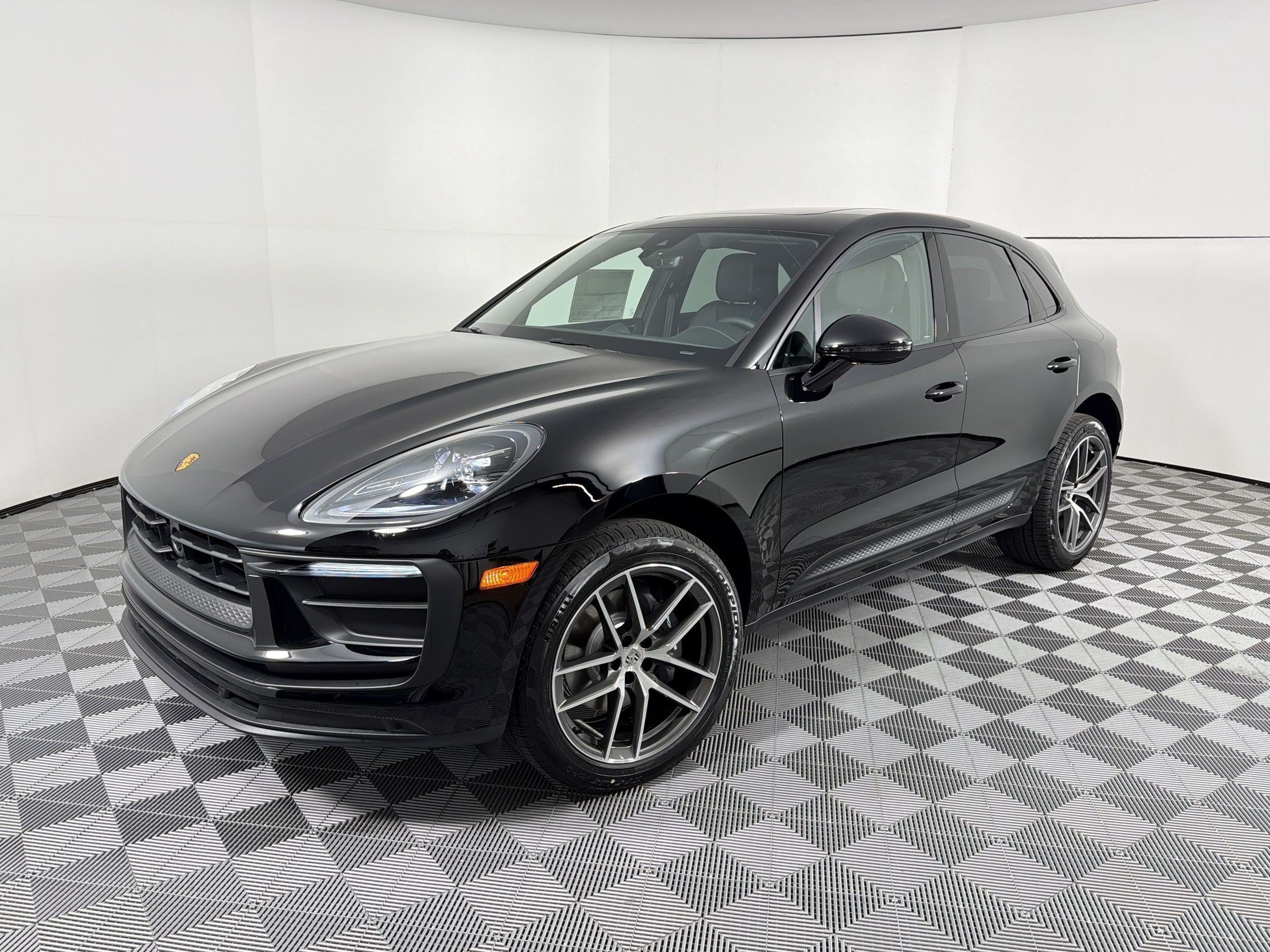 Used 2026 Porsche Macan AWD/4WD image 1