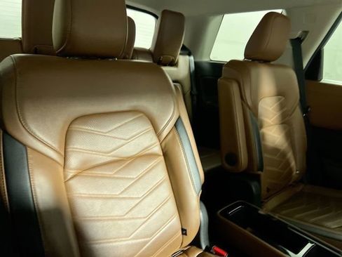 Used 2024 Nissan Pathfinder Platinum FWD image 30