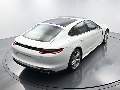 Used 2019 Porsche Panamera image 38